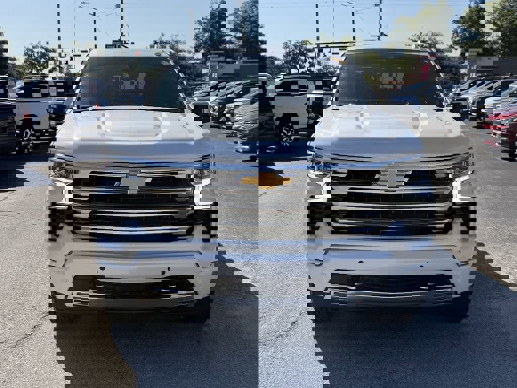 Certified 2023 Chevrolet Silverado 1500 High Country w/ Technology Package image 3