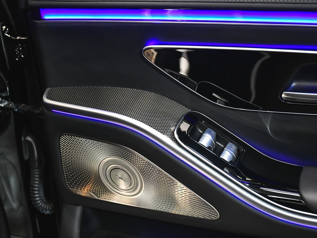 Used 2022 Mercedes-Benz S 500 4MATIC w/ AMG Line Package image 19