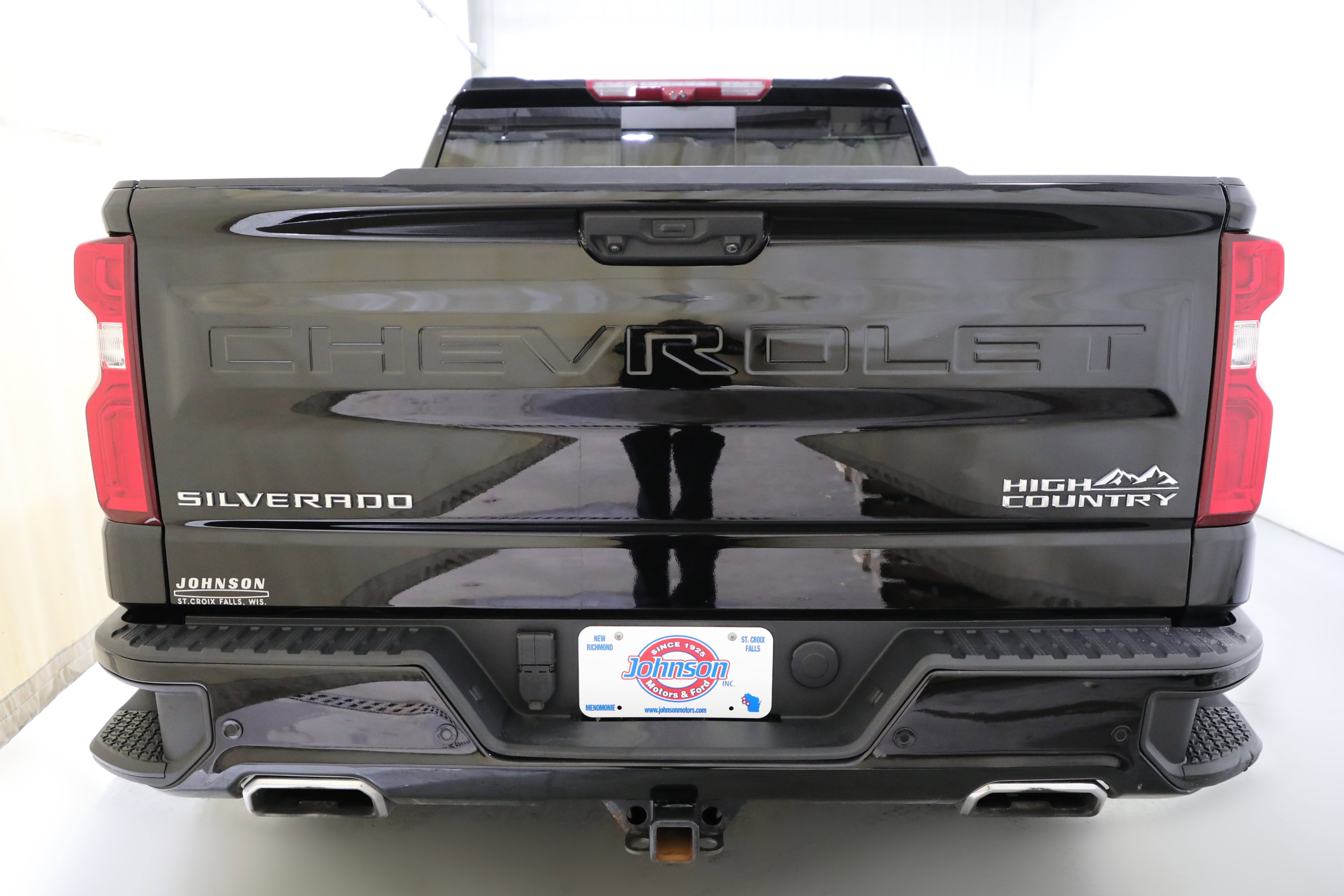 Certified 2024 Chevrolet Silverado 1500 High Country w/ Technology Package image 22