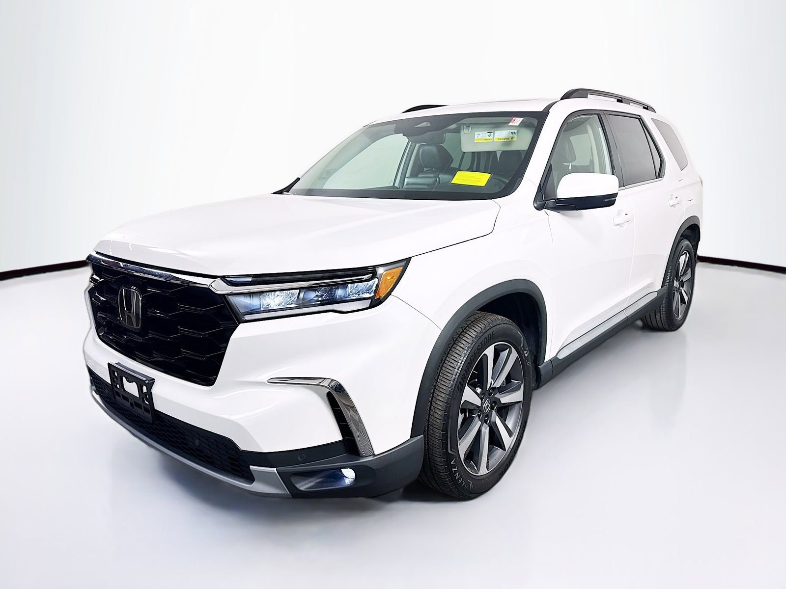 Used 2023 Honda Pilot Touring image 3