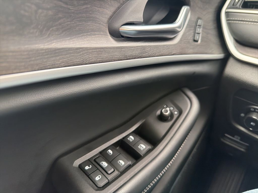 Used 2021 Jeep Grand Cherokee L Limited image 16