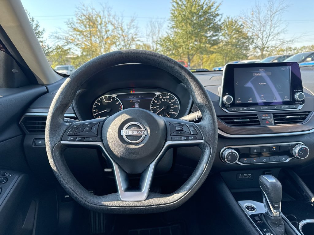 Used 2024 Nissan Altima 2.5 SV FWD image 11