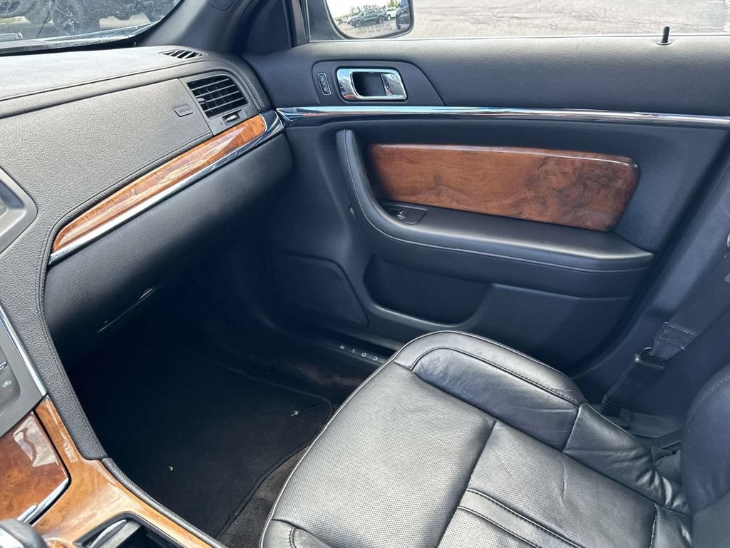 Used 2015 Lincoln MKS AWD w/ Equipment Group 101A image 32
