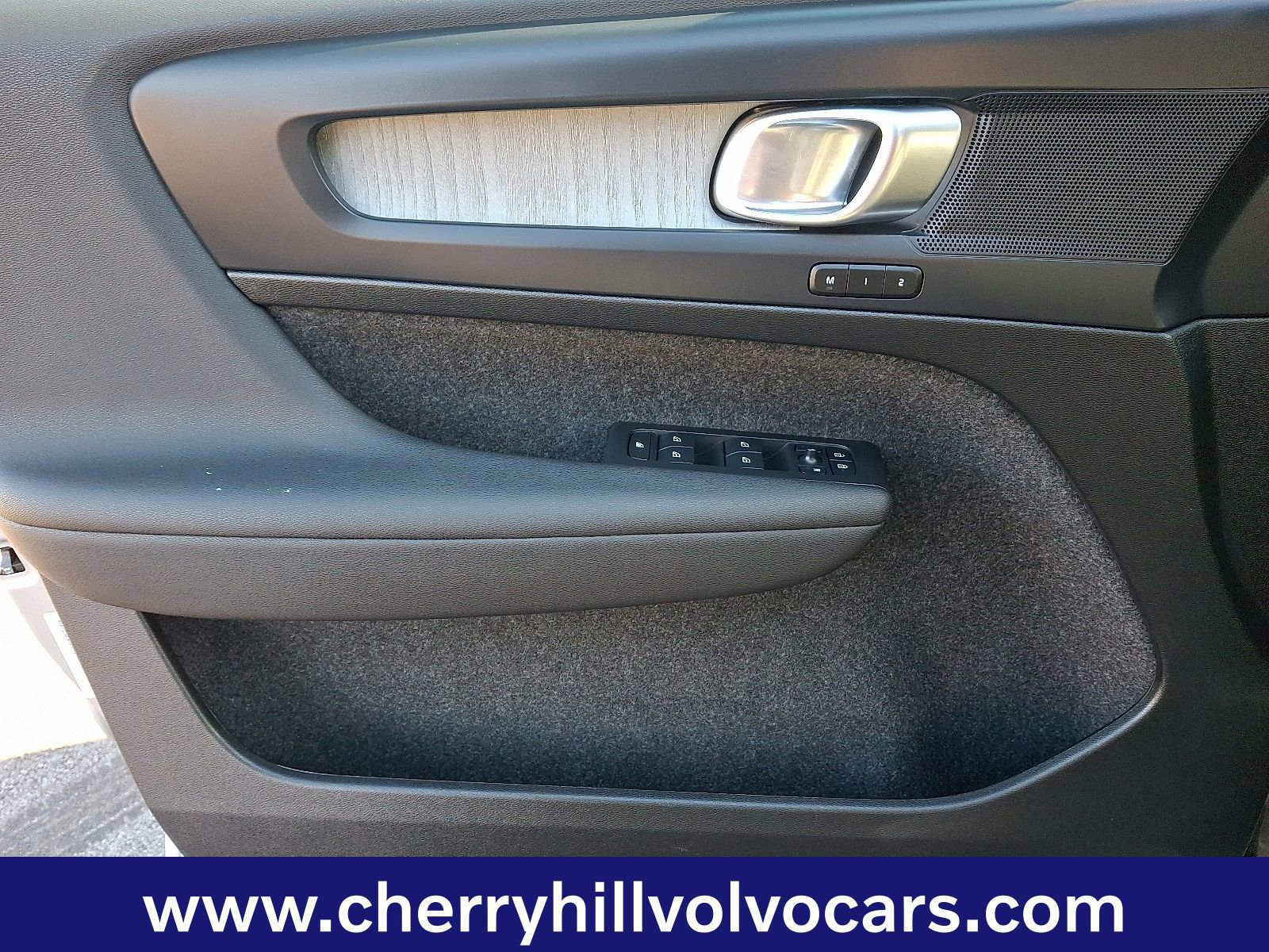 Certified 2025 Volvo XC40 B5 Plus image 13