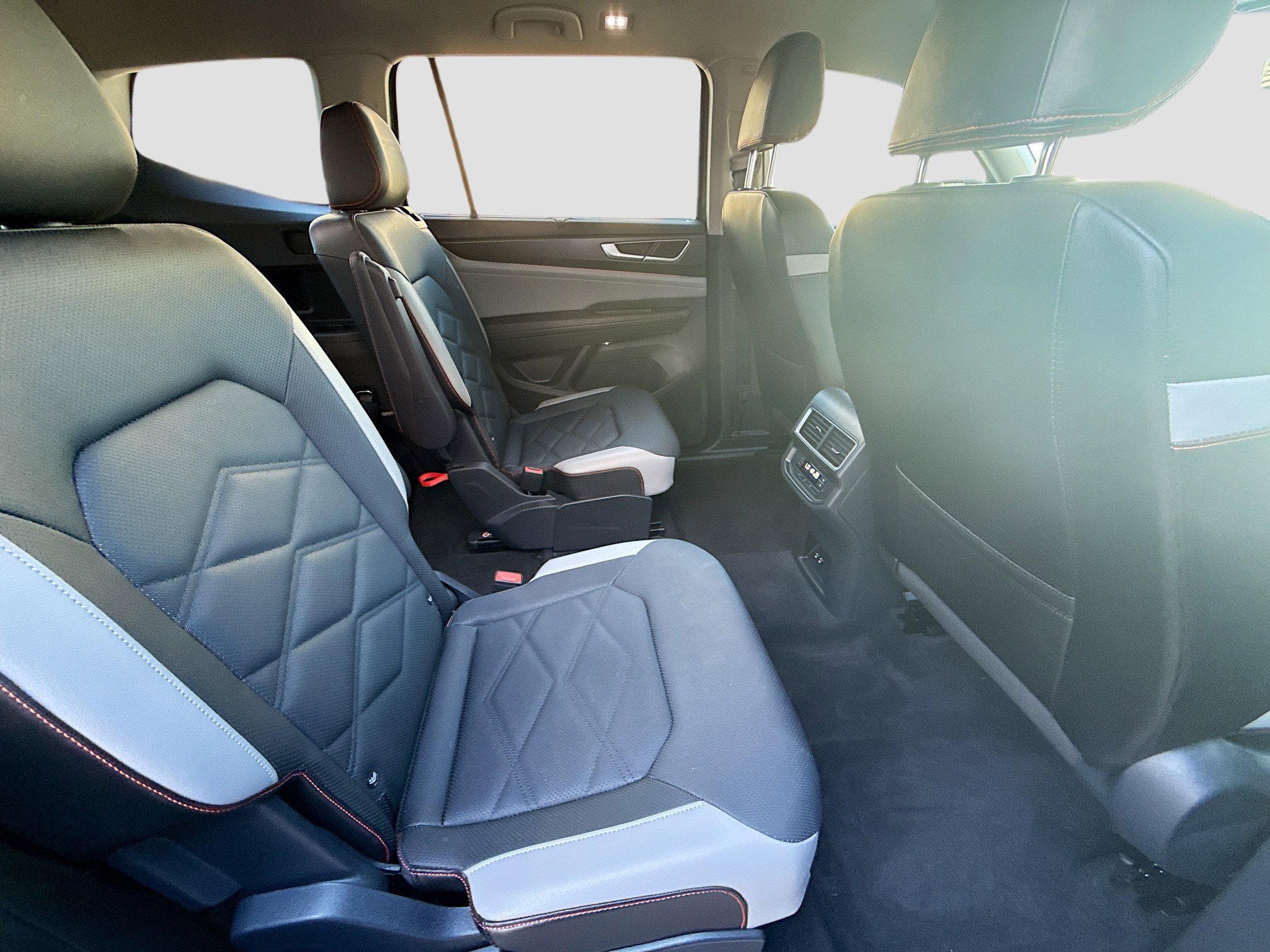 Certified 2025 Volkswagen Atlas Peak Edition SE image 30