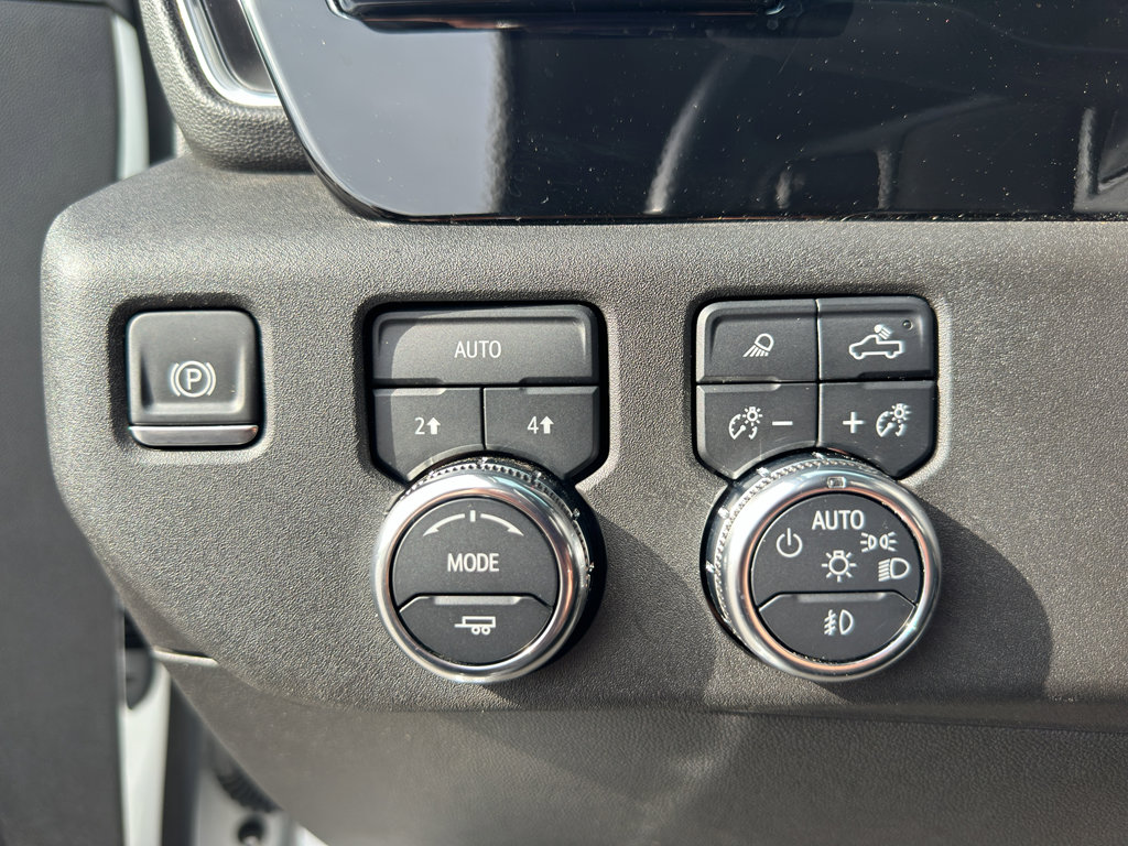 Used 2025 GMC Sierra 1500 SLT AWD/4WD image 11