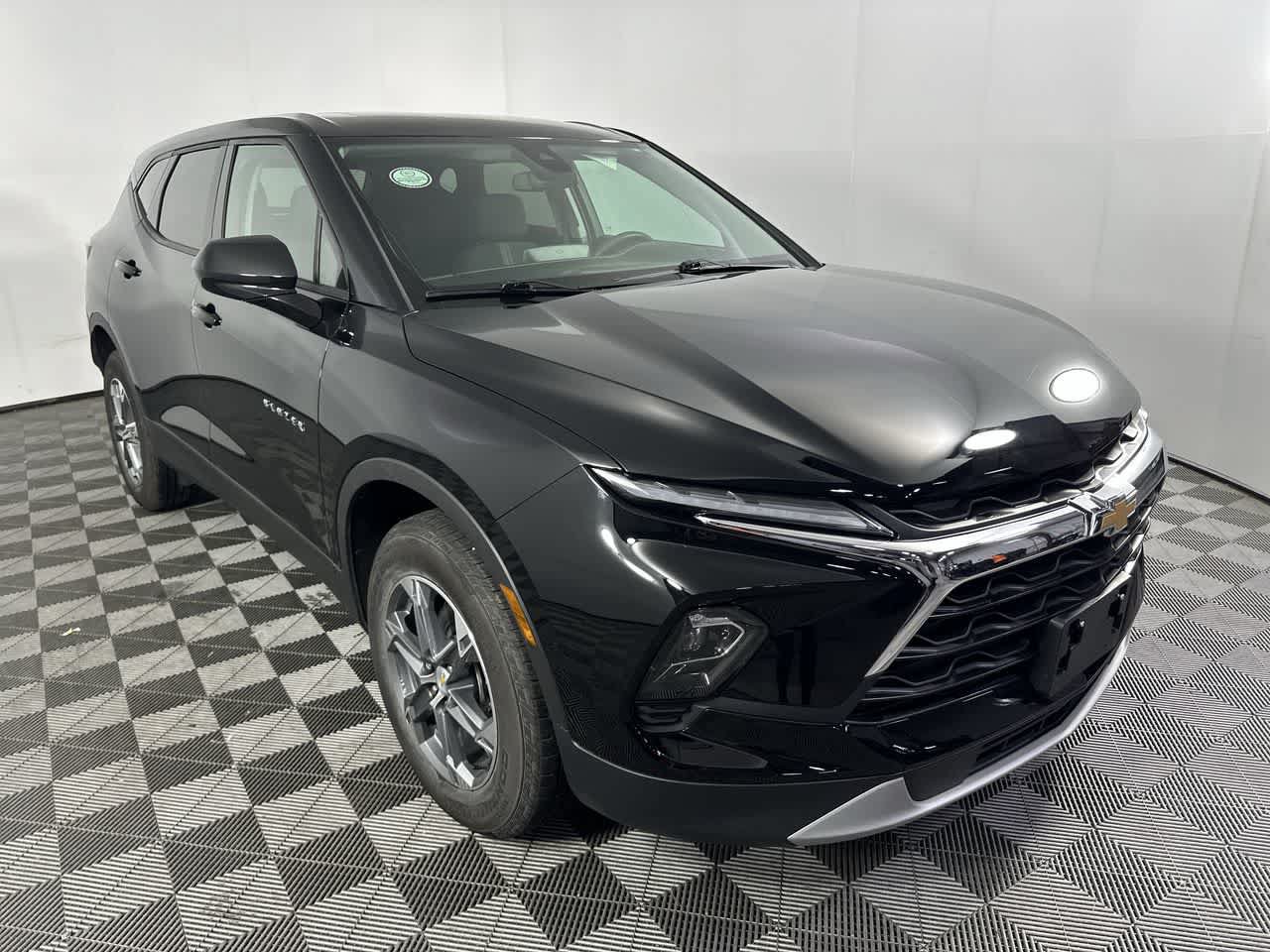 Used 2025 Chevrolet Blazer LT FWD image 8