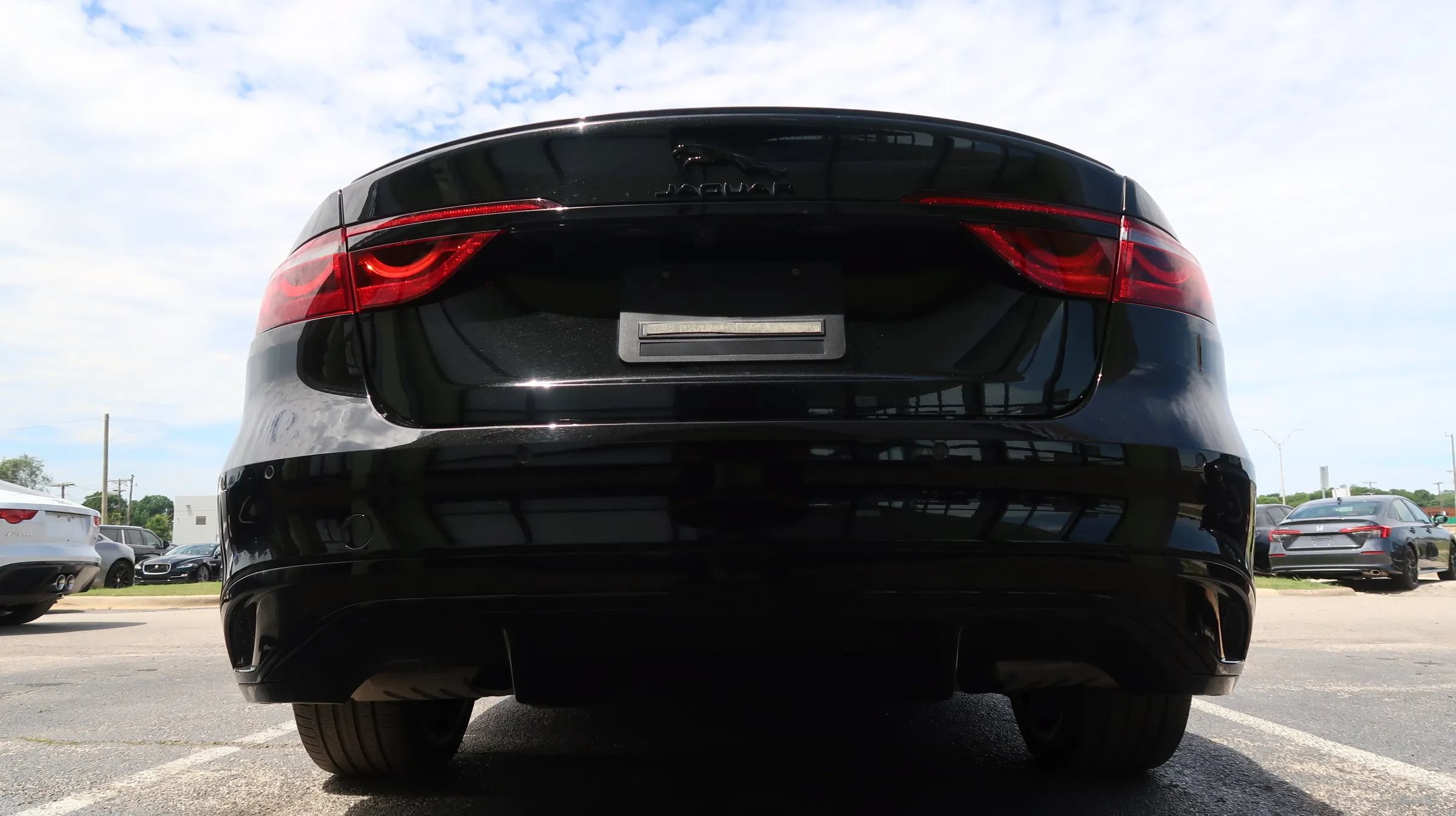 Used 2024 Jaguar XF R-Dynamic SE AWD/4WD image 10