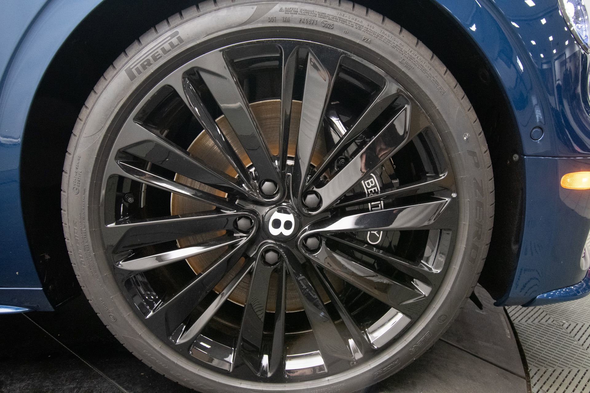New 2026 Bentley Flying Spur Plug-In Hybrid image 49