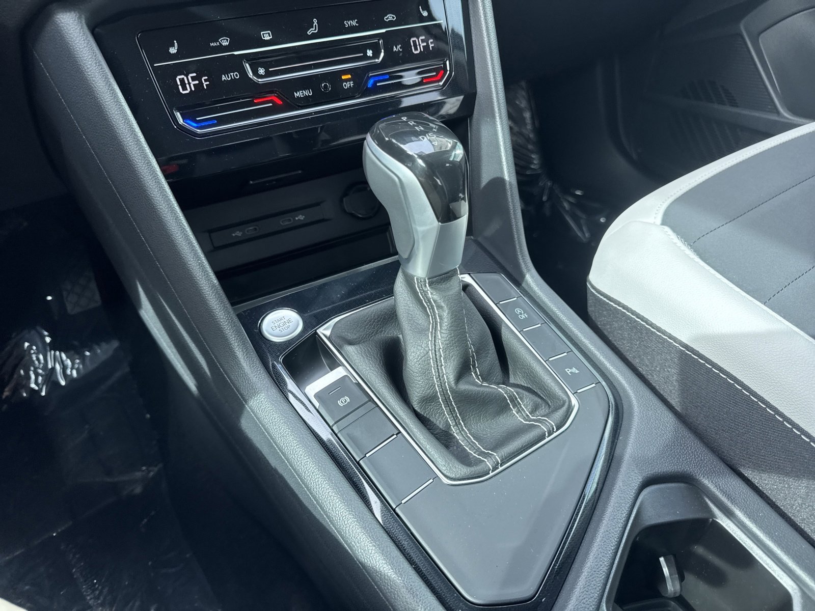 New 2026 Volkswagen Taos SE image 20