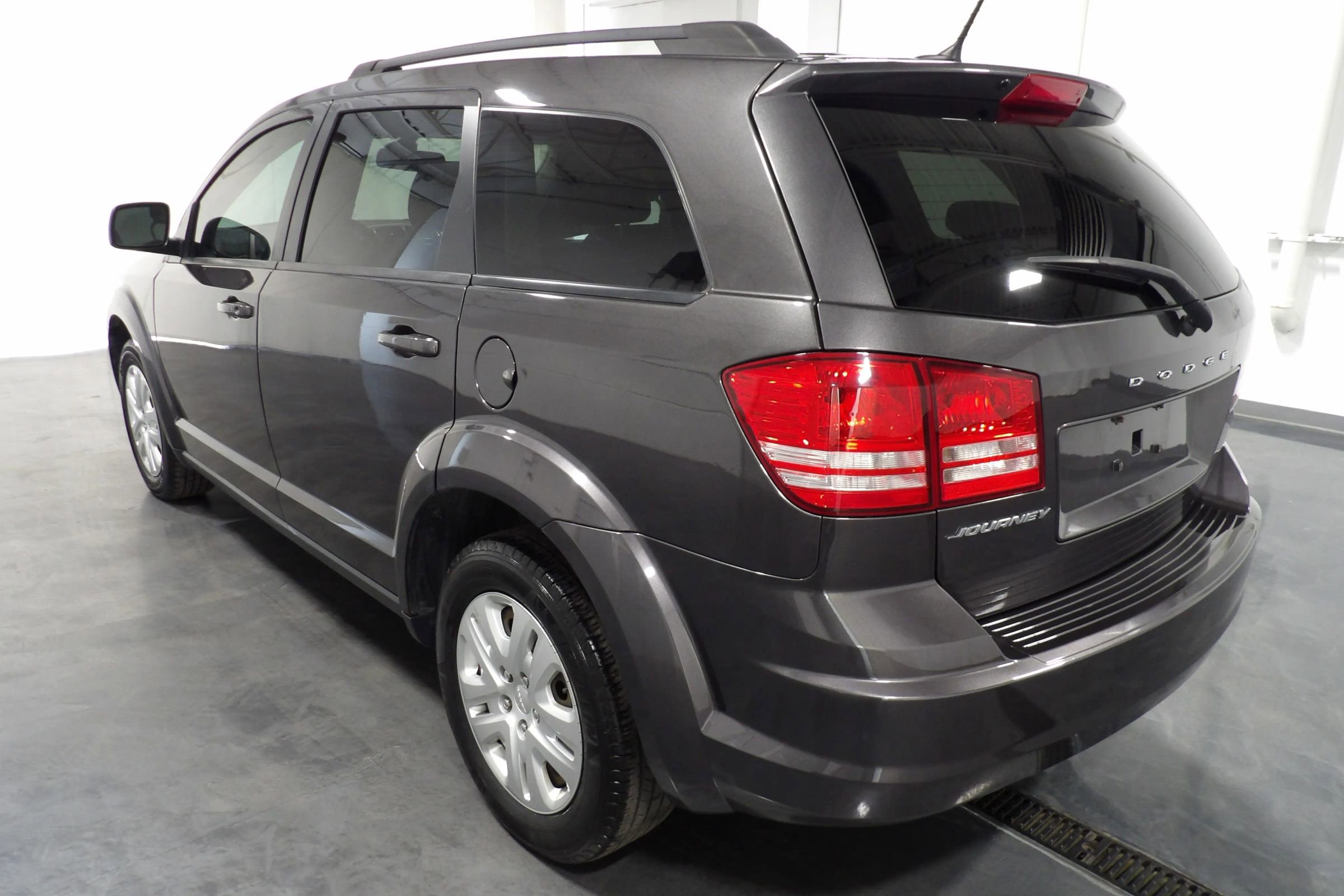Used 2018 Dodge Journey SE image 6