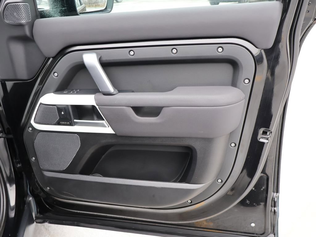 Used 2022 Land Rover Defender 110 X-Dynamic SE image 12