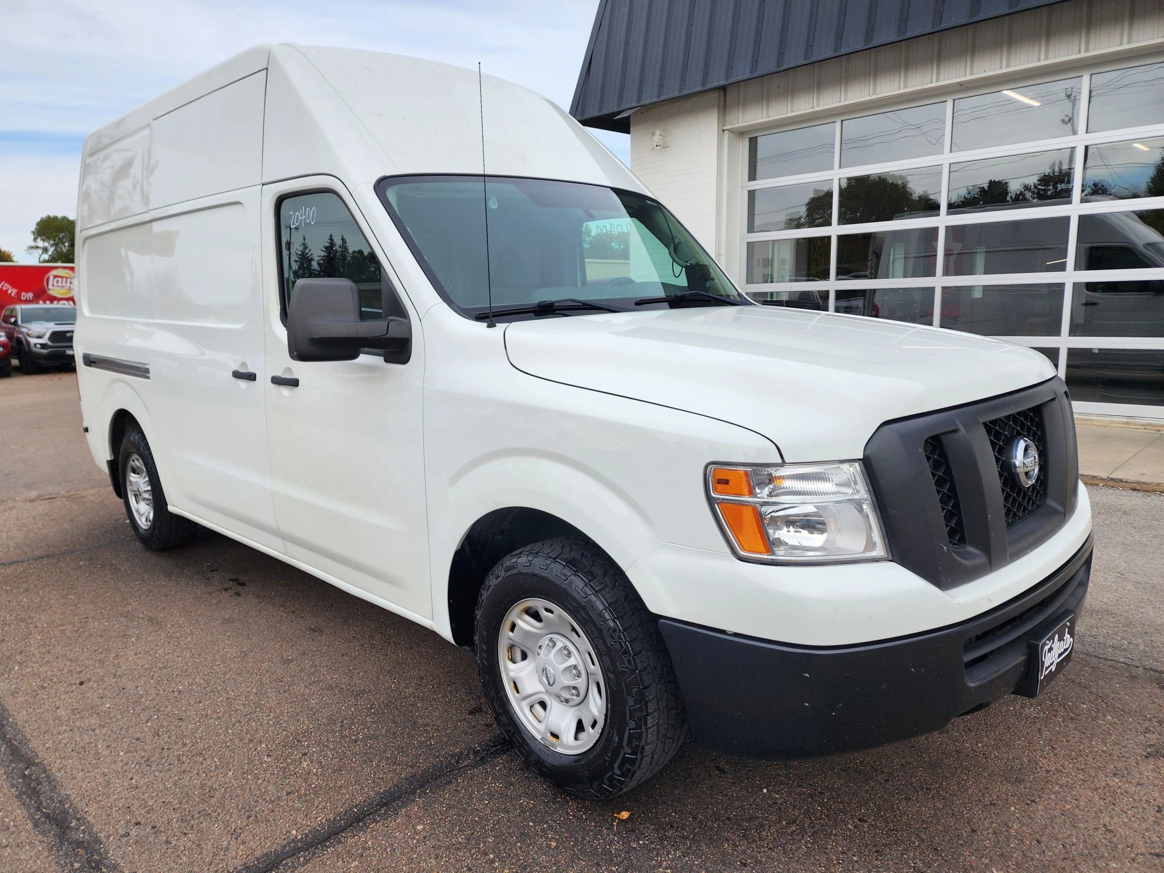 Used 2018 Nissan NV 2500 SV w/ Navigation Package image 2
