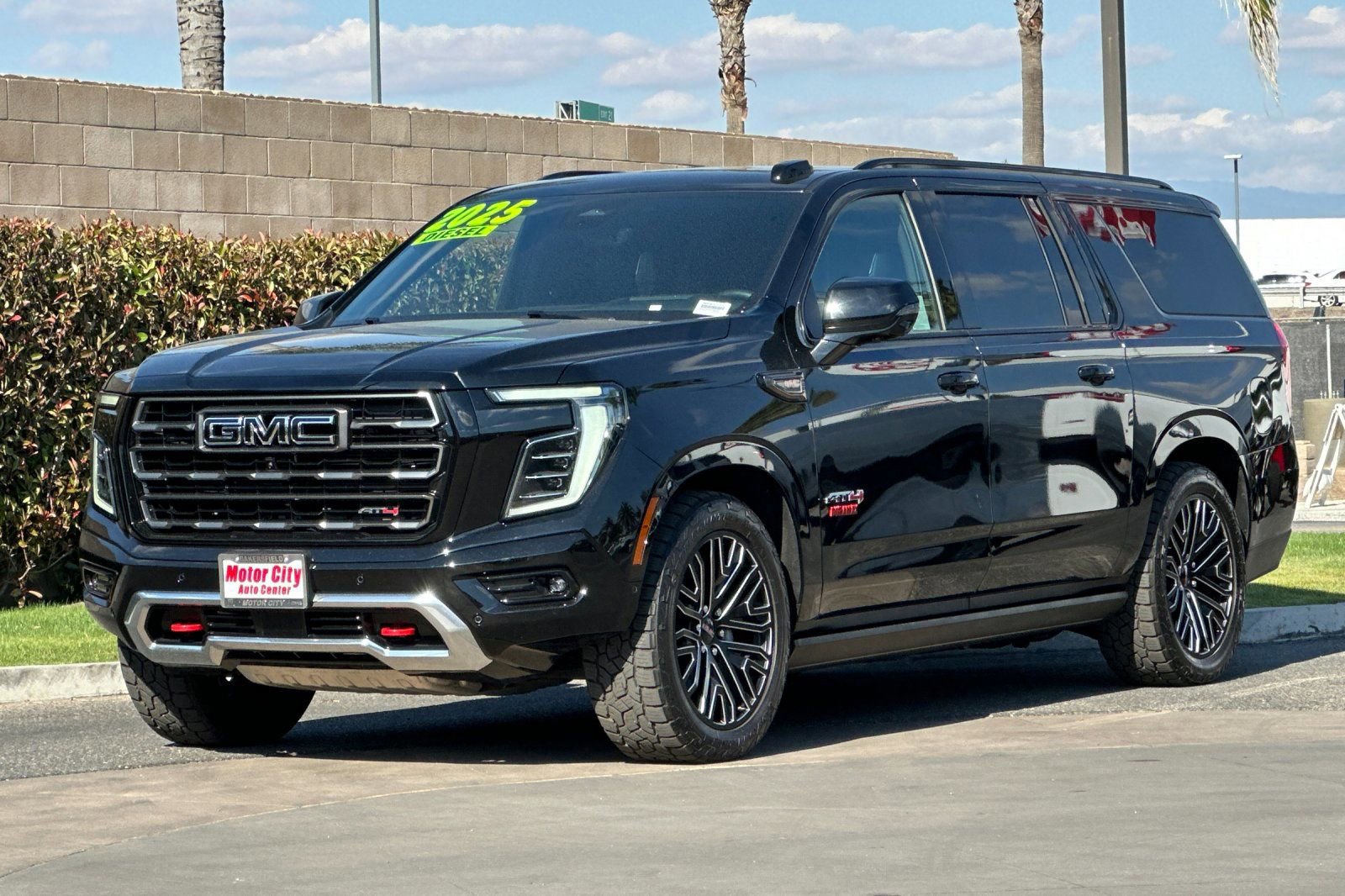 Certified 2025 GMC Yukon XL AT4 Ultimate AWD/4WD image 8