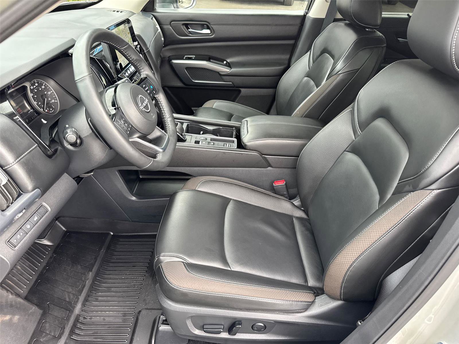 Used 2025 Nissan Pathfinder SL FWD image 26