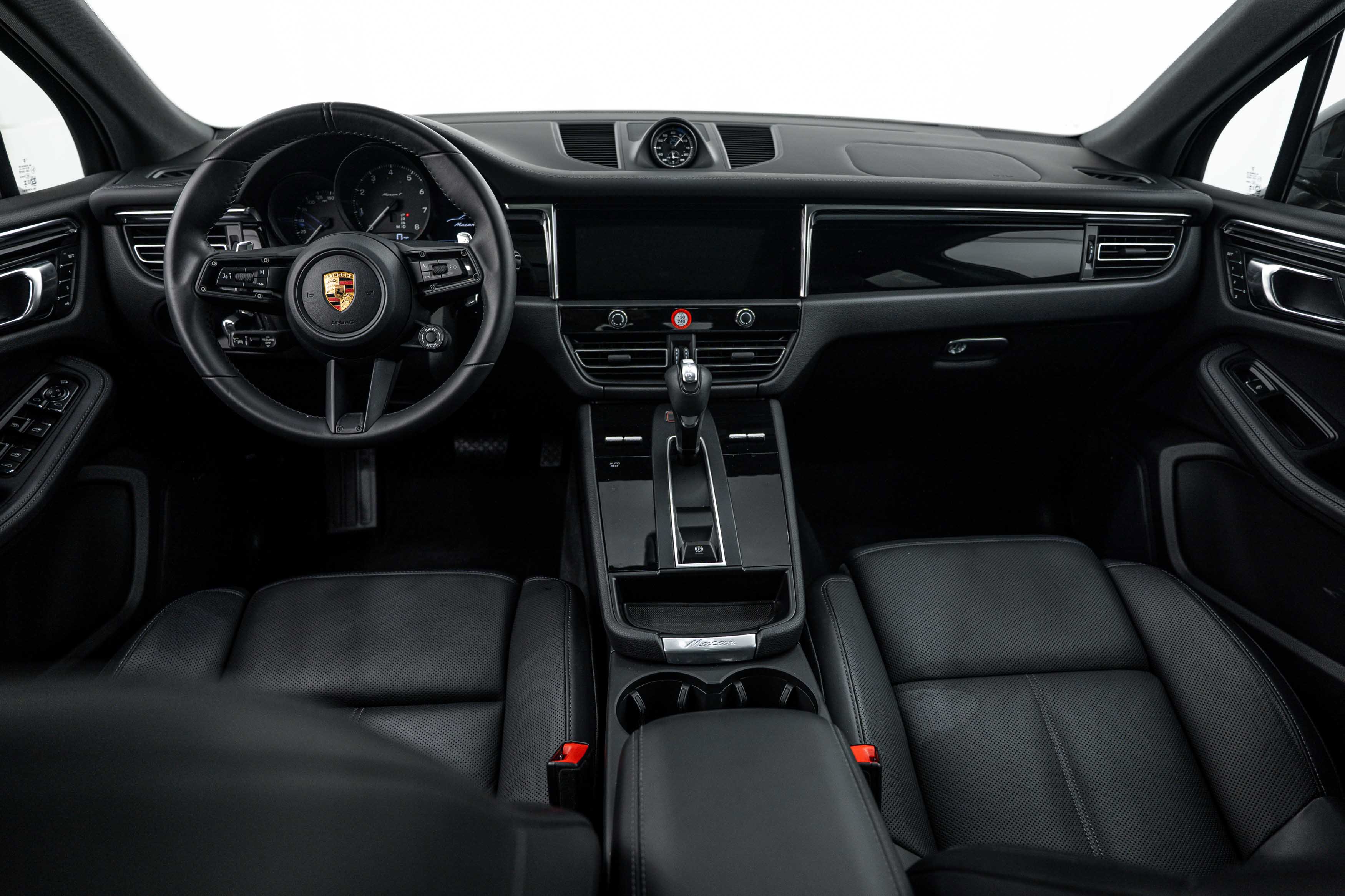 Certified 2026 Porsche Macan Turbo AWD/4WD image 22