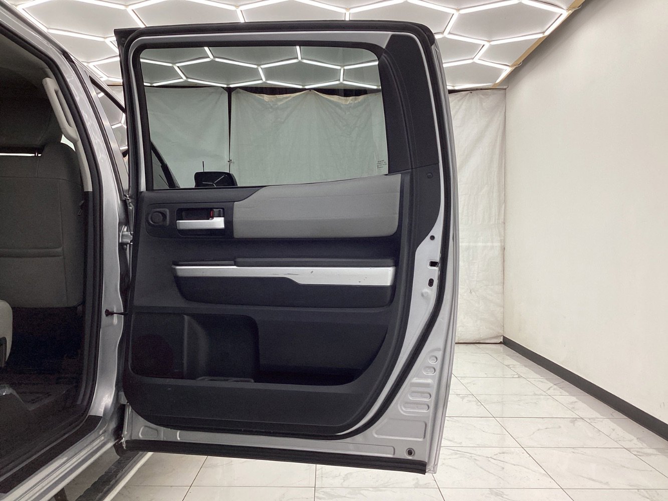 Used 2015 Toyota Tundra Limited w/ Limited Premium Package image 25