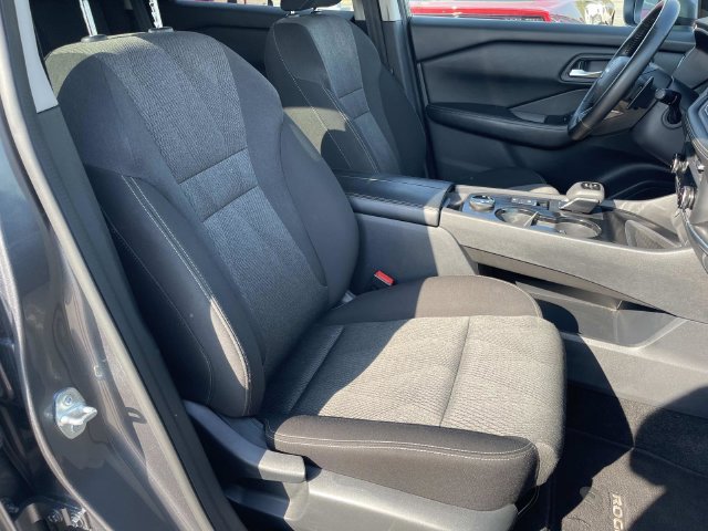 Used 2025 Nissan Rogue SV AWD/4WD image 23