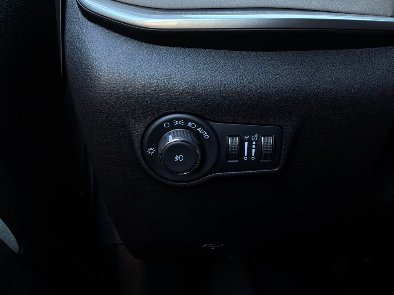 Used 2025 Jeep Compass Limited AWD/4WD image 21