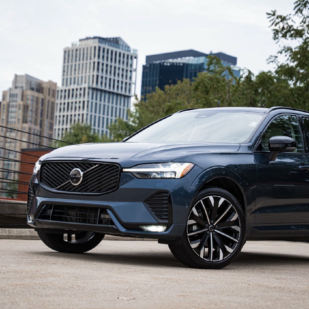 Certified 2026 Volvo XC60 B5 Ultra AWD/4WD image 2