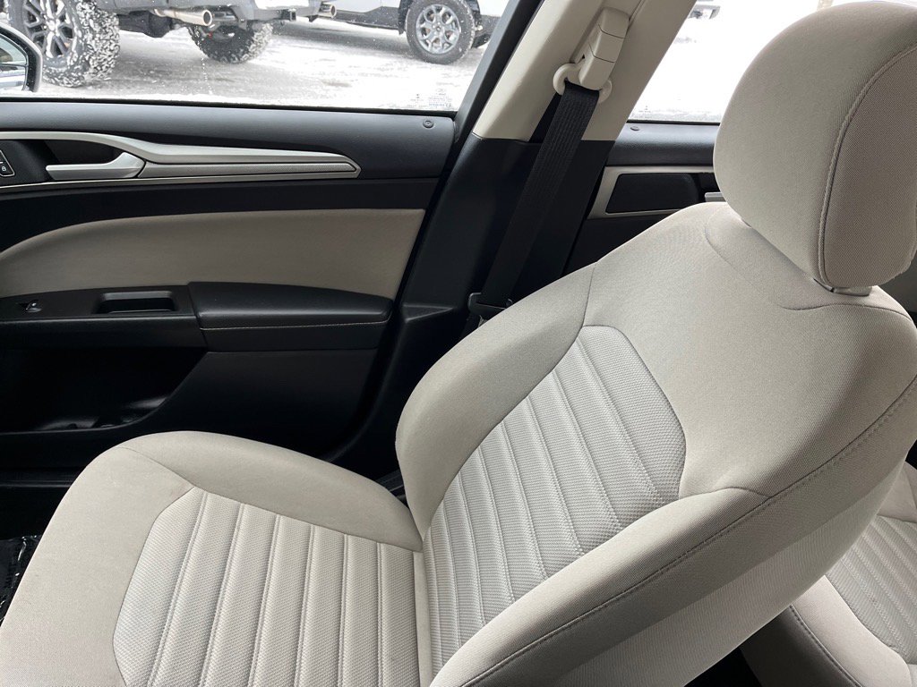 Used 2018 Ford Fusion S image 17