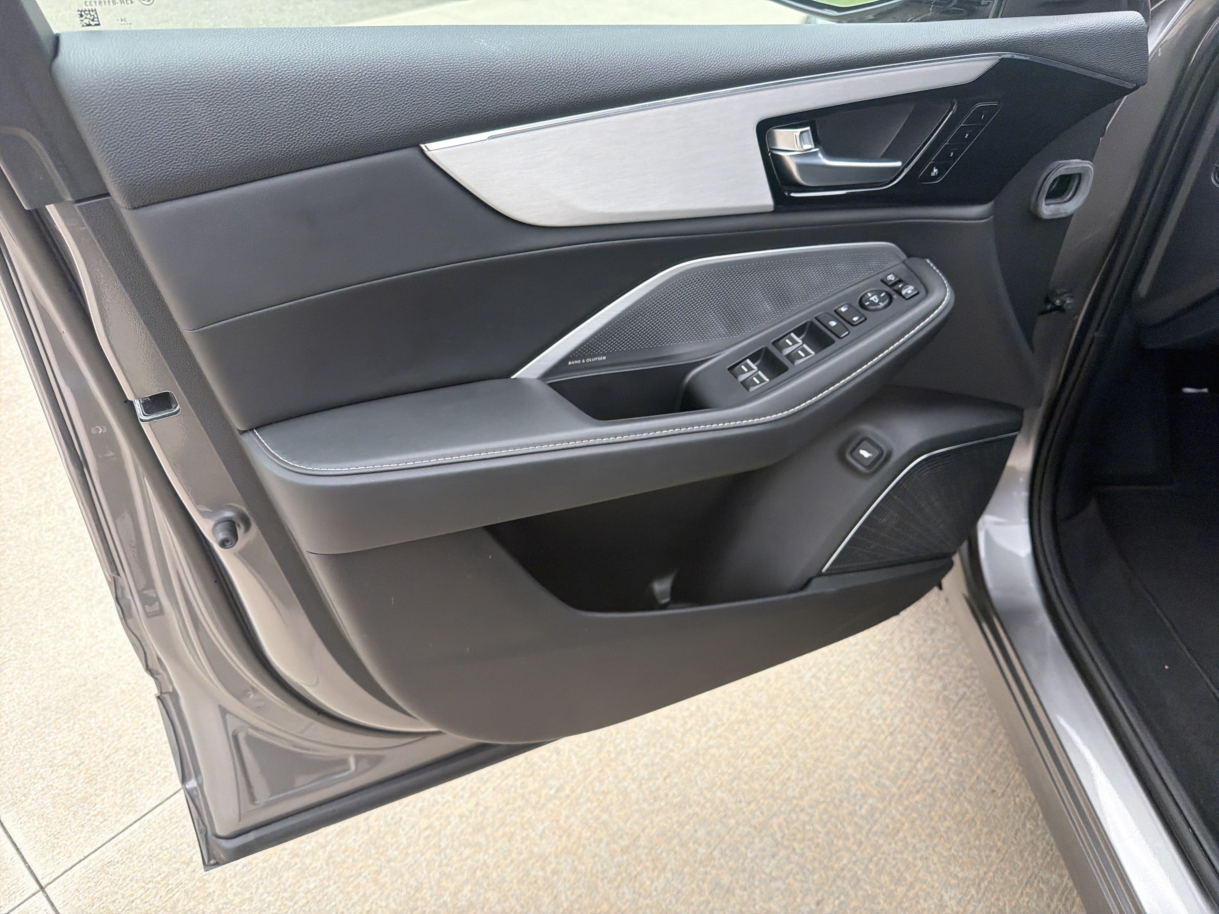 Certified 2025 Acura MDX w/ Technology Package FWD image 14