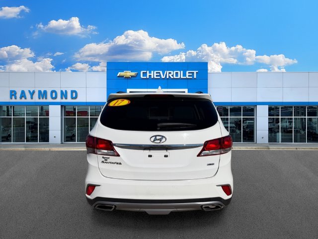 Used 2017 Hyundai Santa Fe SE AWD/4WD image 4
