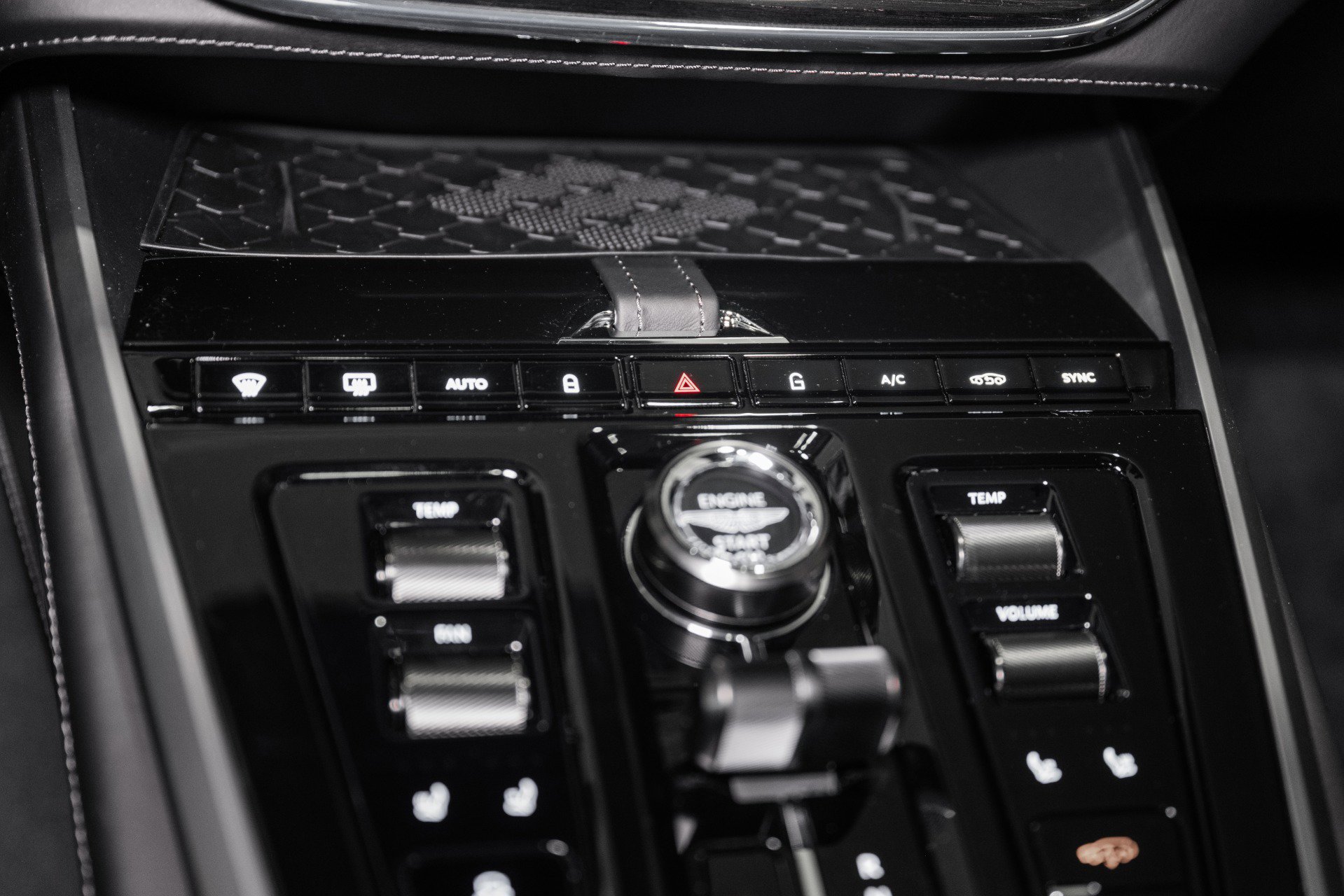 New 2026 Aston Martin DBX 707 image 34