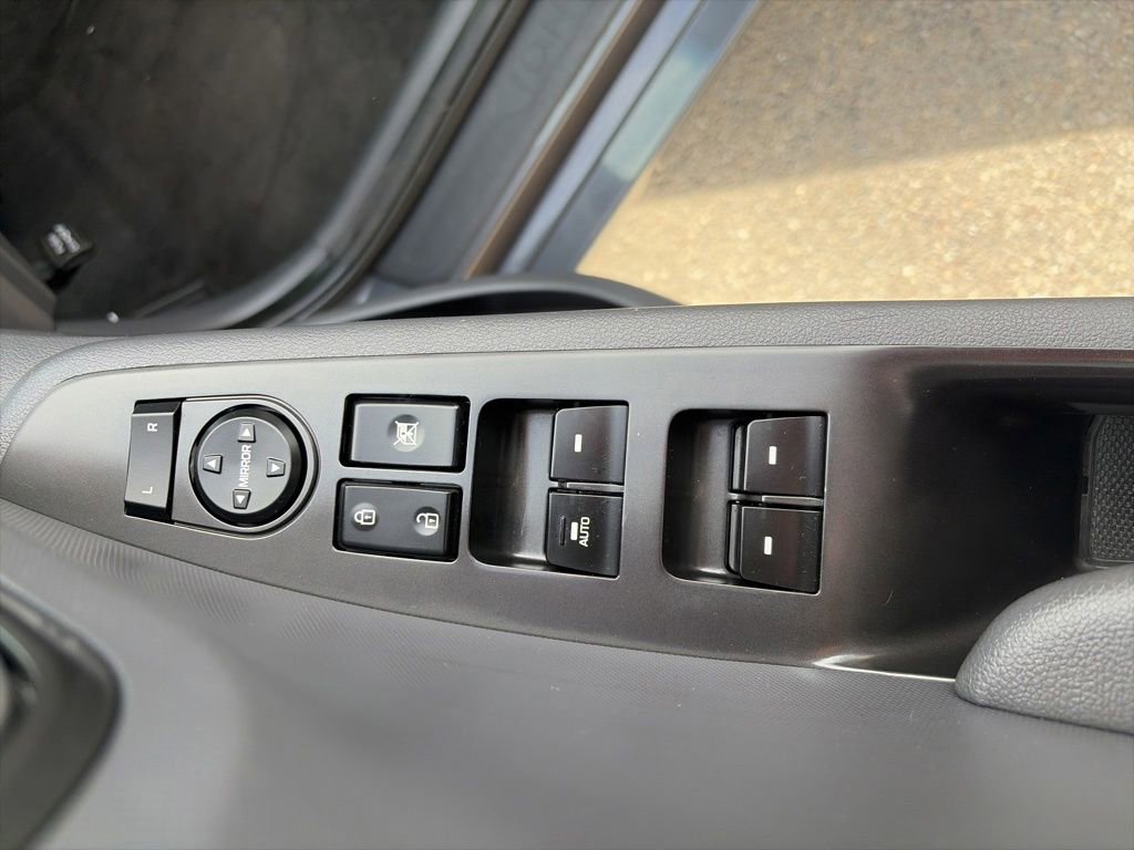 Used 2019 Hyundai Ioniq Plug-In Hybrid FWD image 10