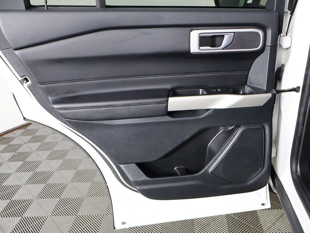 Used 2022 Ford Explorer XLT w/ Equipment Group 202A image 26