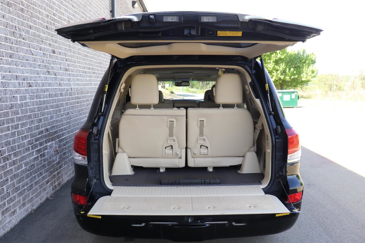 Used 2014 Lexus LX 570 4WD image 41