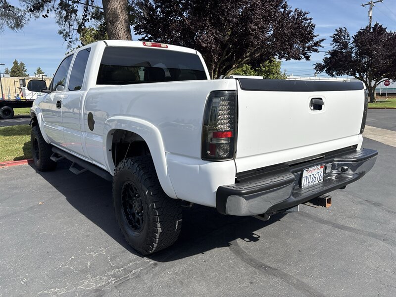 Used 2005 GMC Sierra 2500 SLE w/ Skid Plate Package AWD/4WD image 9