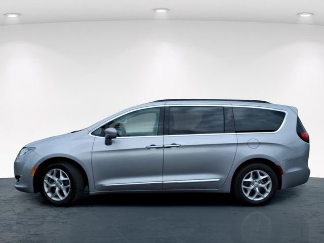 Used 2017 Chrysler Pacifica Touring-L w/ Tire & Wheel Group image 12