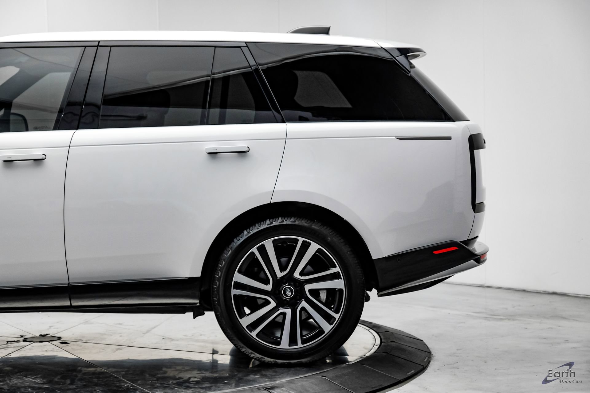 Used 2023 Land Rover Range Rover SE image 9