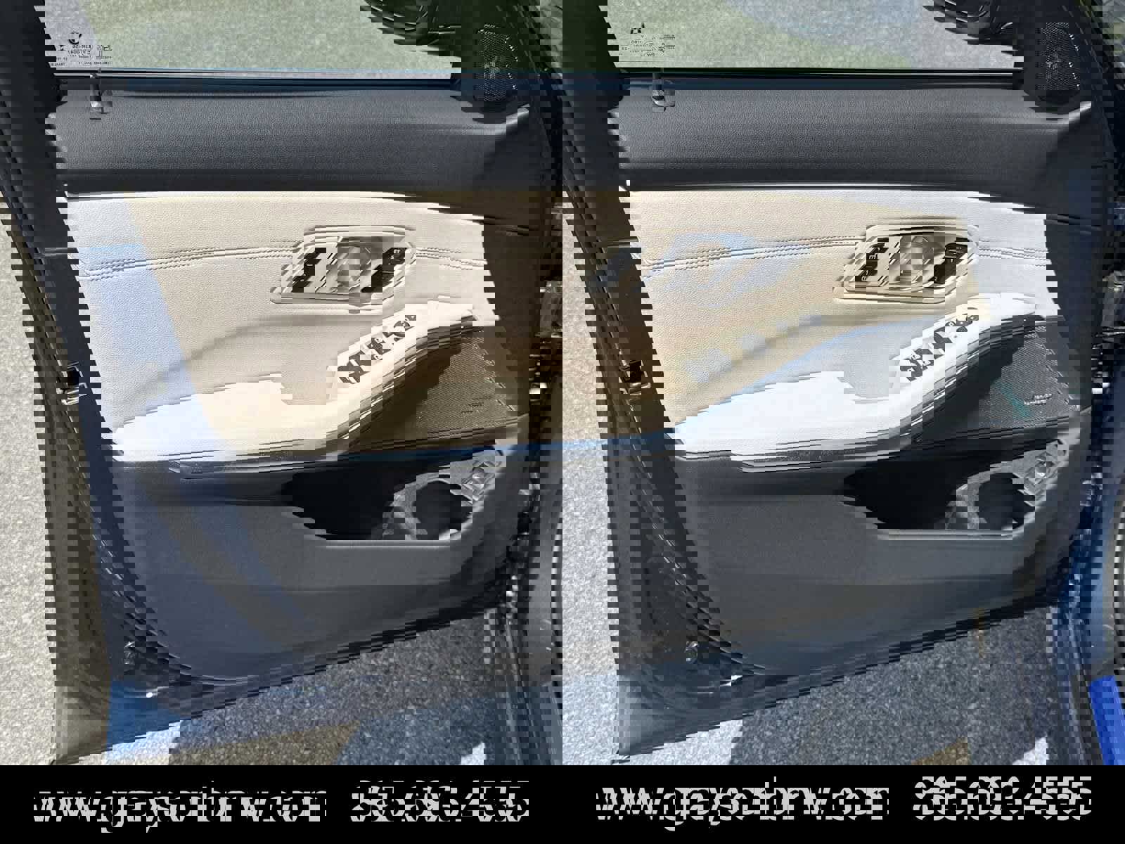 Used 2025 BMW 330i xDrive Sedan w/ Premium Package image 12