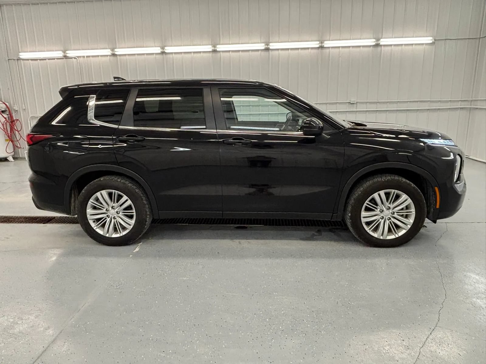 Used 2024 Mitsubishi Outlander ES AWD/4WD image 8
