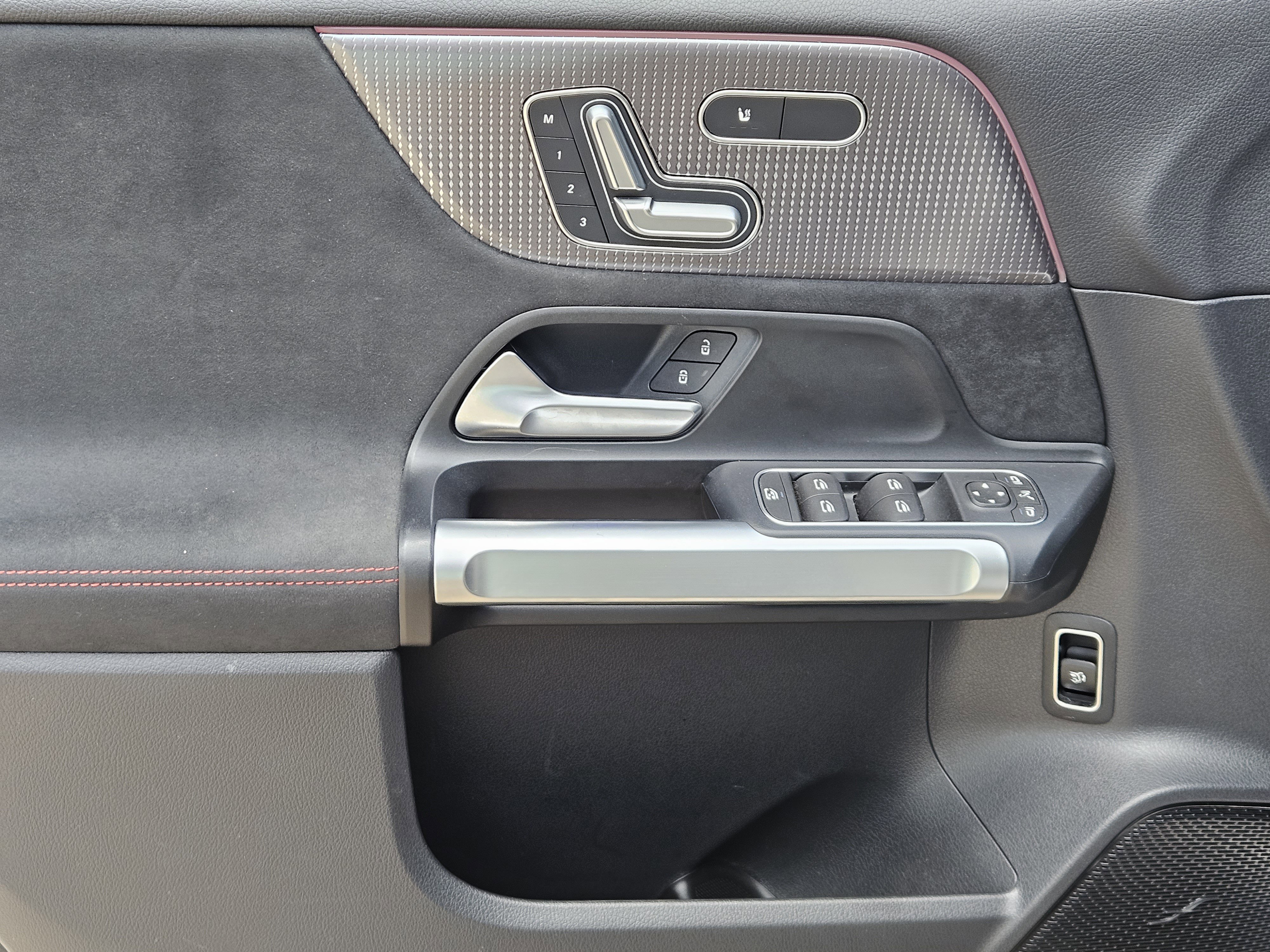 Certified 2023 Mercedes-Benz EQB 300 4MATIC image 24