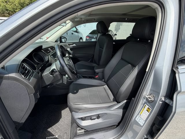 Used 2019 Volkswagen Tiguan SE w/ Panoramic Sunroof Package FWD image 12