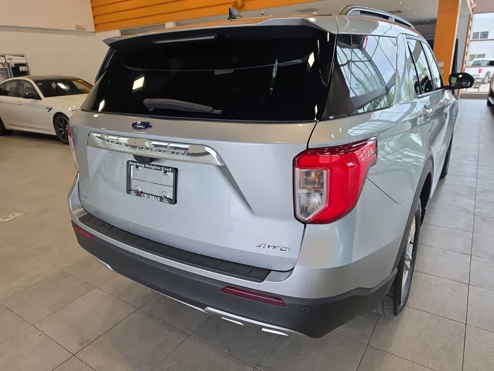 Used 2023 Ford Explorer XLT w/ Equipment Group 202A AWD/4WD image 8
