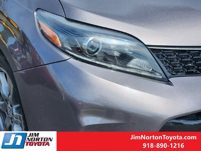 Used 2020 Toyota Sienna SE w/ SE Preferred Package FWD image 10