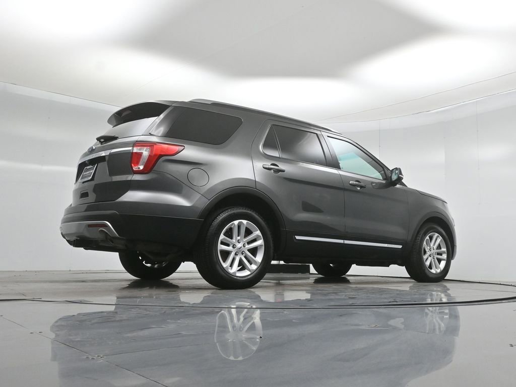 Certified 2017 Ford Explorer XLT w/ Equipment Group 202A FWD image 51