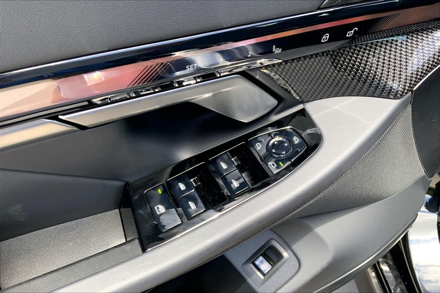 New 2026 BMW 550e xDrive w/ Premium Package AWD/4WD image 18