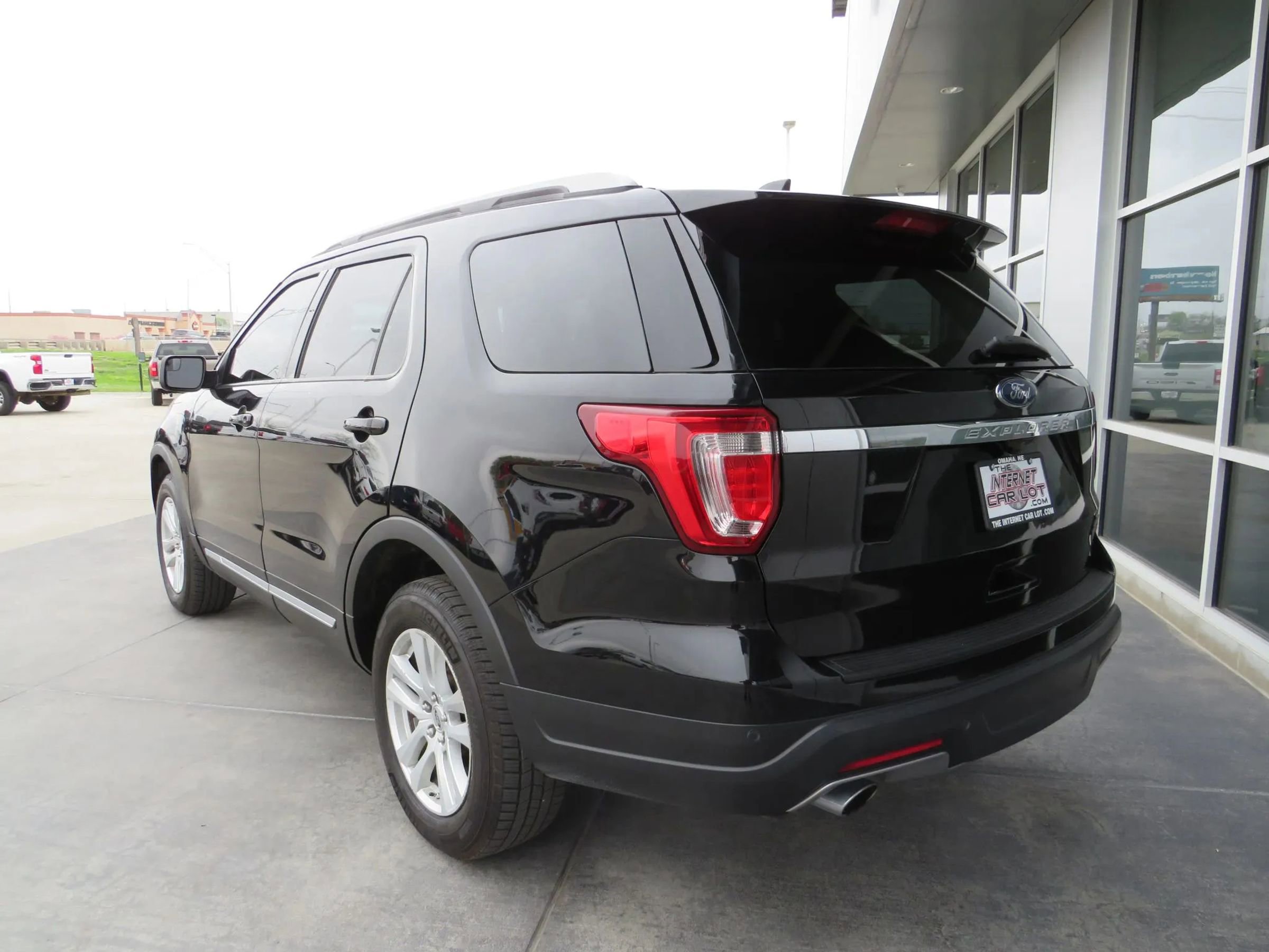 Used 2018 Ford Explorer XLT image 5