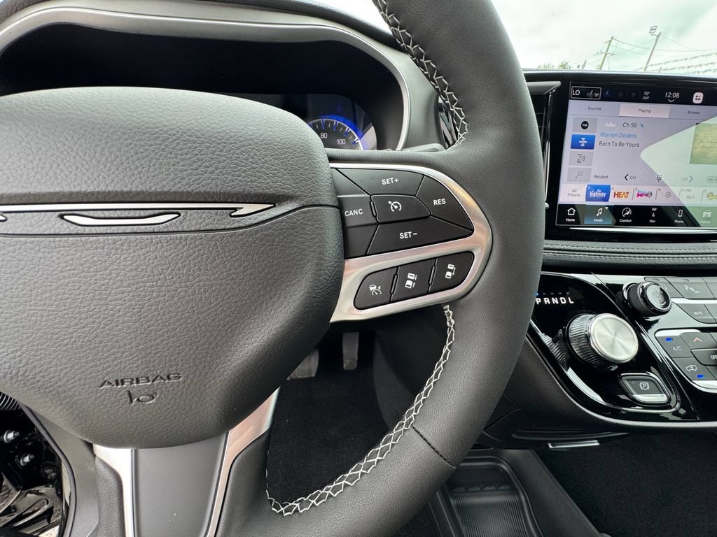 New 2027 Chrysler Pacifica Select FWD image 23
