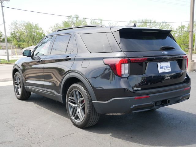 Used 2025 Ford Explorer ST-Line w/ ST-Line Street Pack AWD/4WD image 3