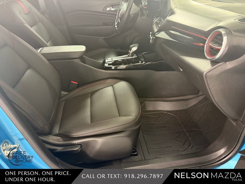 Used 2025 Chevrolet Trax RS w/ Driver Confidence Package image 42