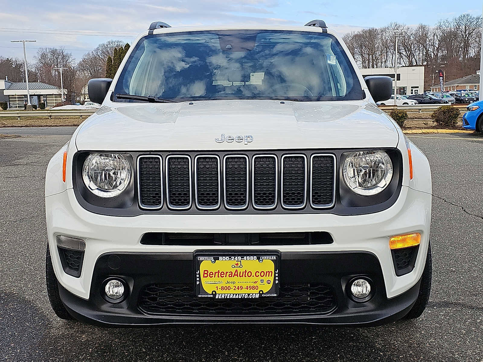 Used 2023 Jeep Renegade Latitude w/ Sun & Fun Group AWD/4WD image 2