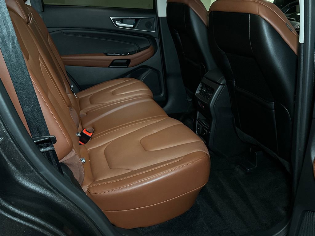 Used 2018 Ford Edge Titanium w/ Equipment Group 301A AWD/4WD image 14