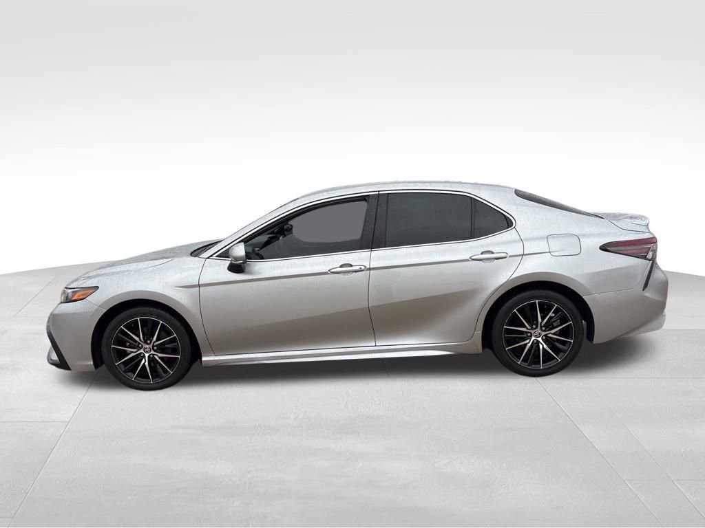 Used 2022 Toyota Camry SE image 7