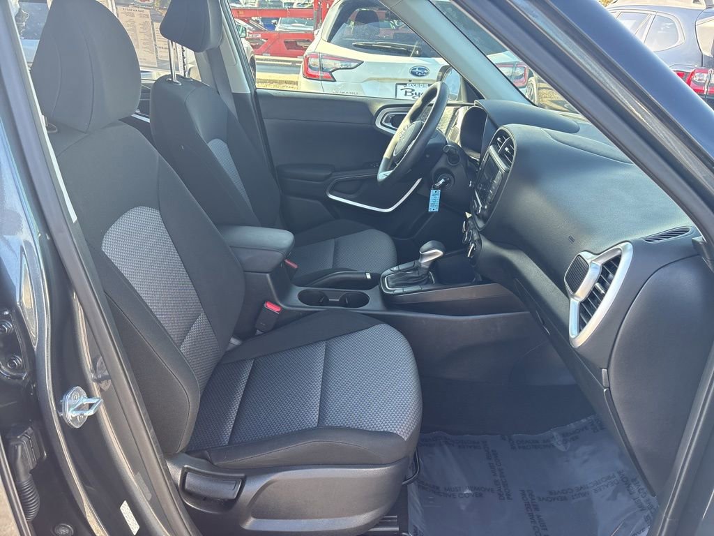 Used 2023 Kia Soul LX image 10
